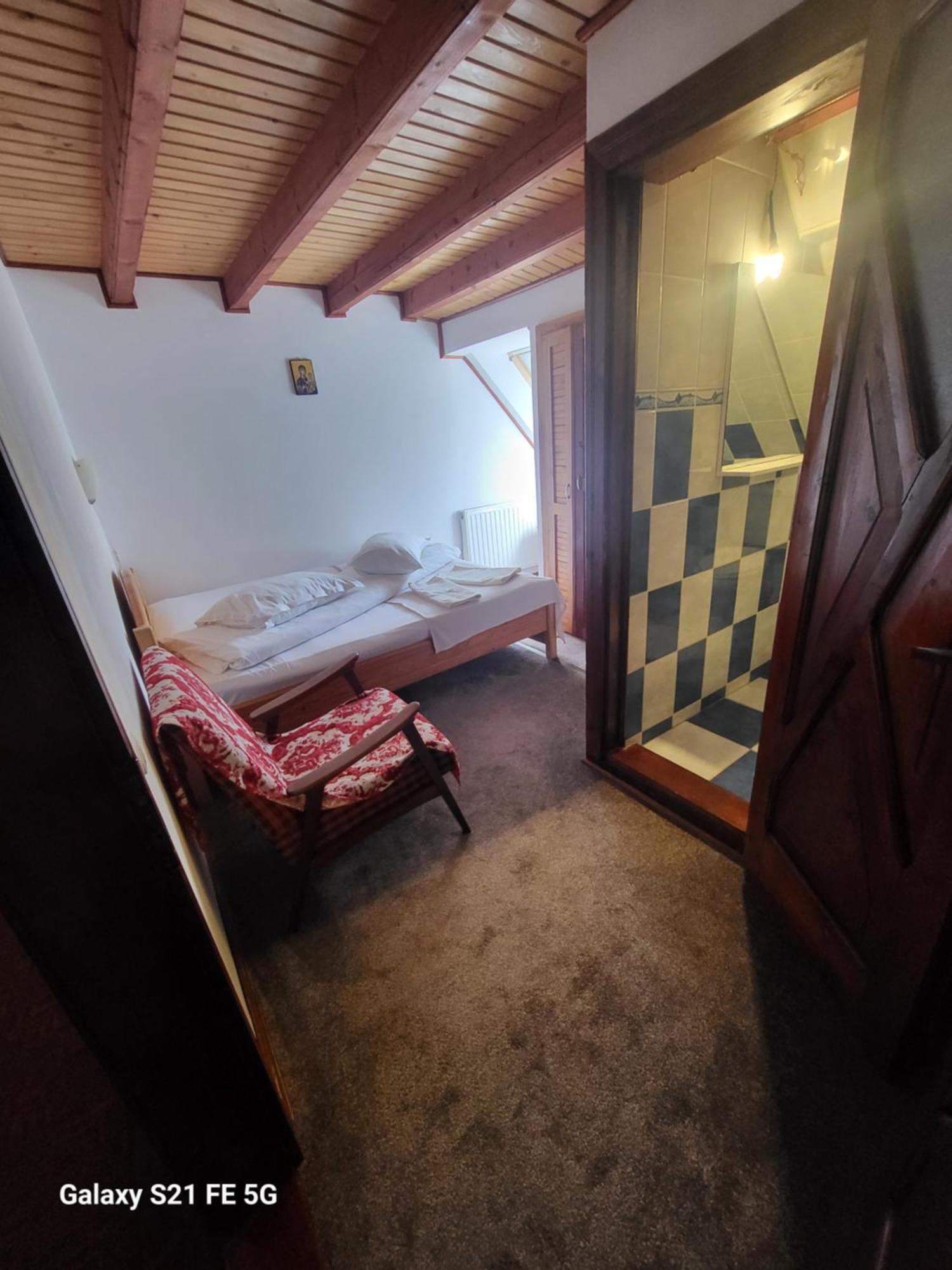 Hotel Casa ERNST Moieciu de Jos Habitación foto