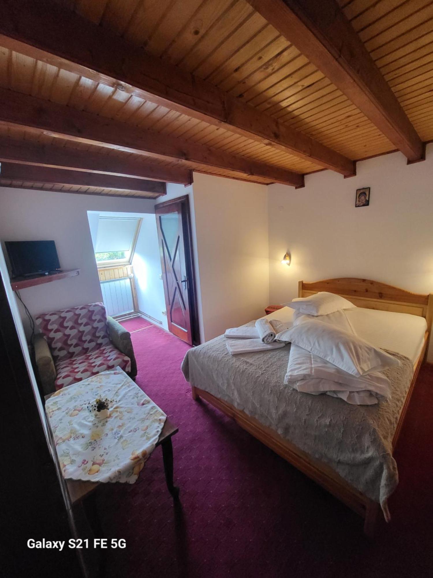Hotel Casa ERNST Moieciu de Jos Habitación foto